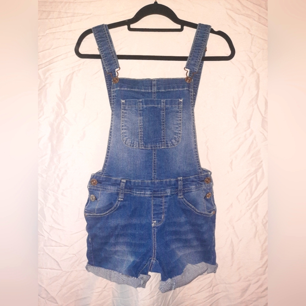 Overall denim shorts